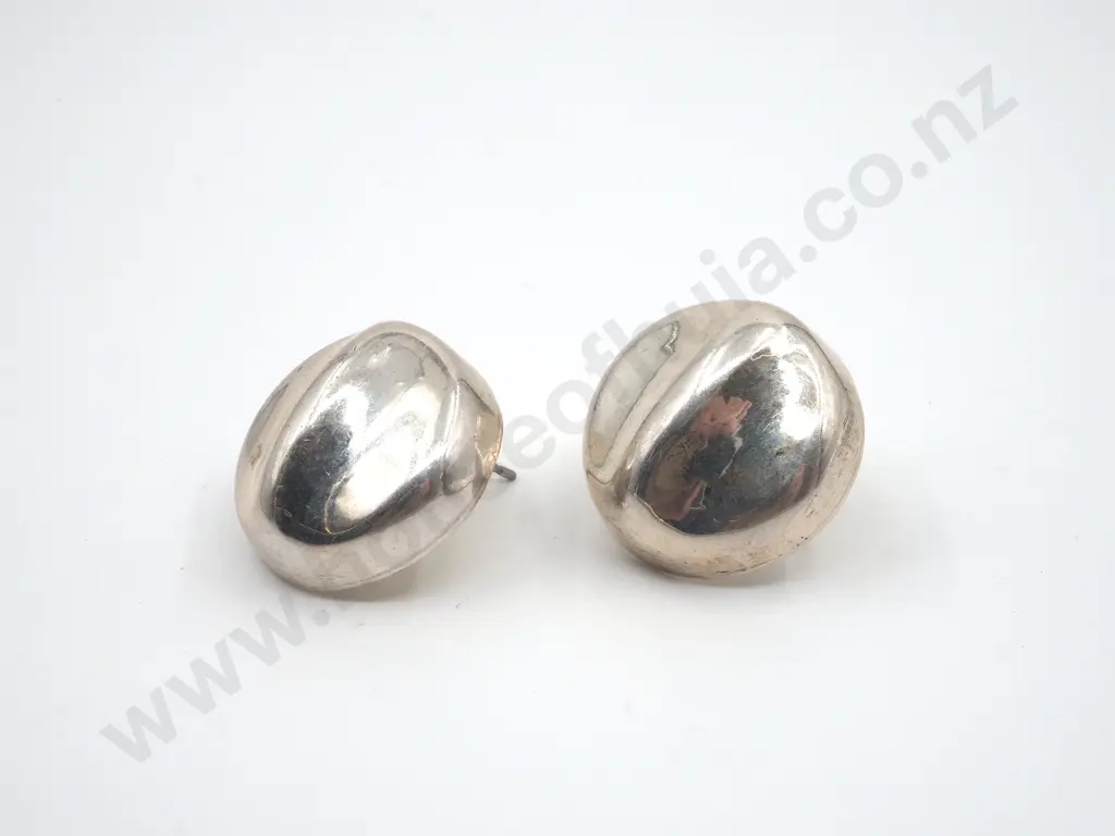 Vintage  Sterling Silver Modernist Earrings Of Pinched Dome Design Image 1++