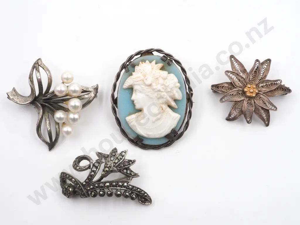 Four Sterling Brooches Image 1++