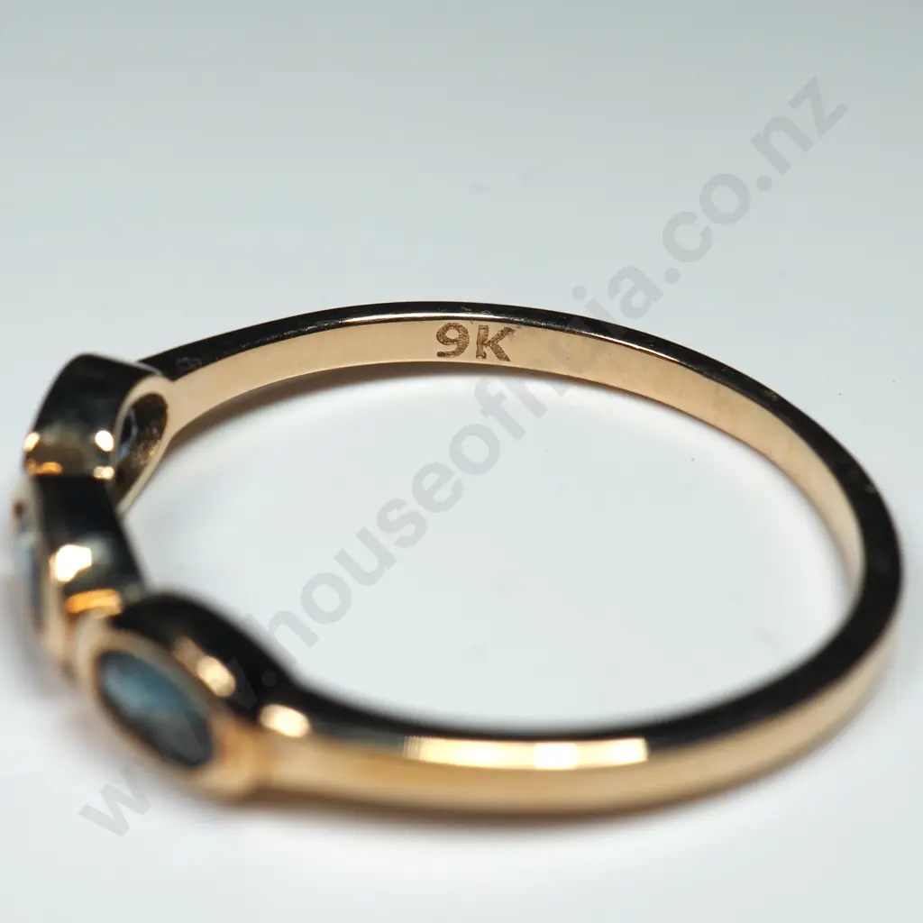 9ct Gold Blue Sapphire Ring w Certificate Image 1++