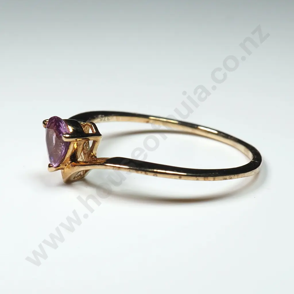 9ct Gold Purple Sapphire Ring w Certriciate Image 1++