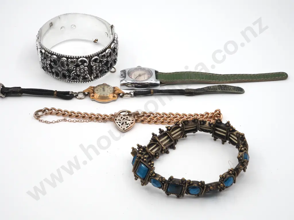 Assorted Lot of Costume Jewellery Image 1++
