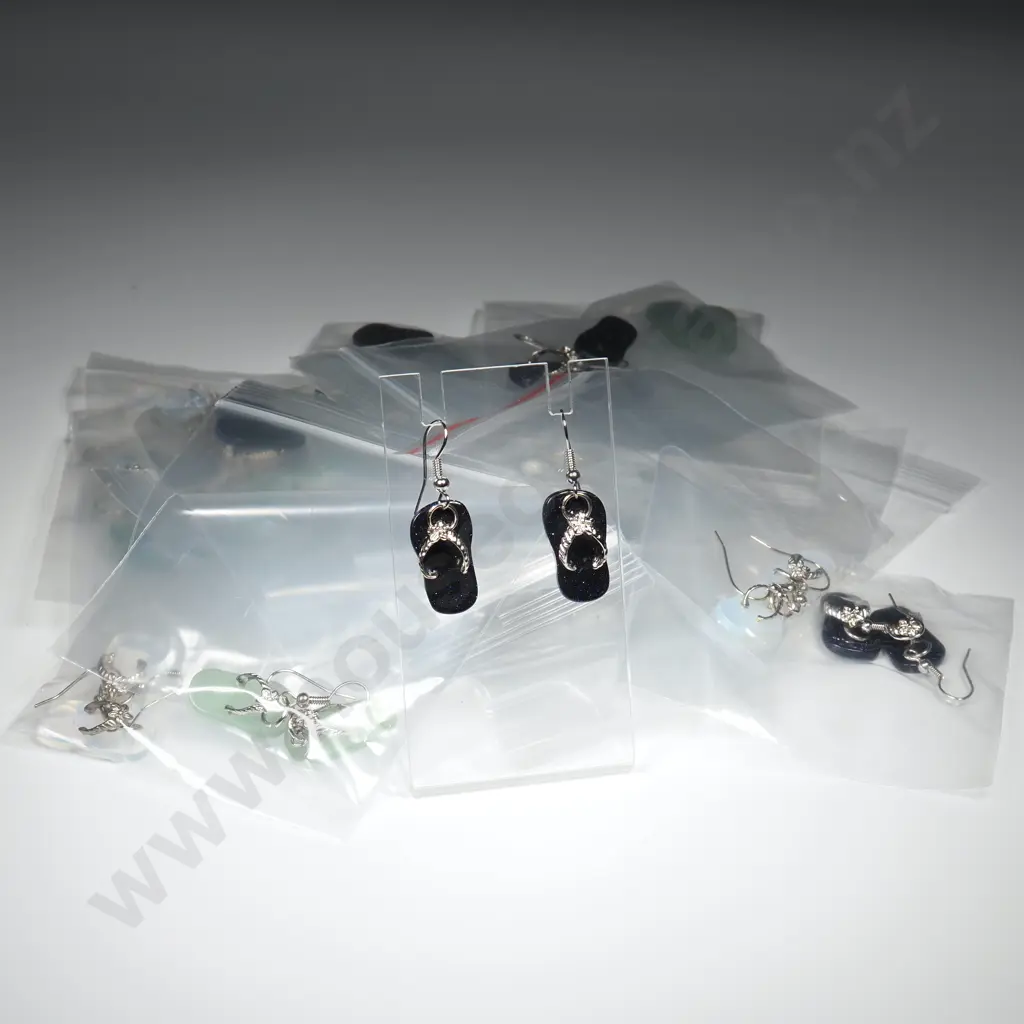 Twenty Pairs of Mixed Jandal Earrings Image 1++