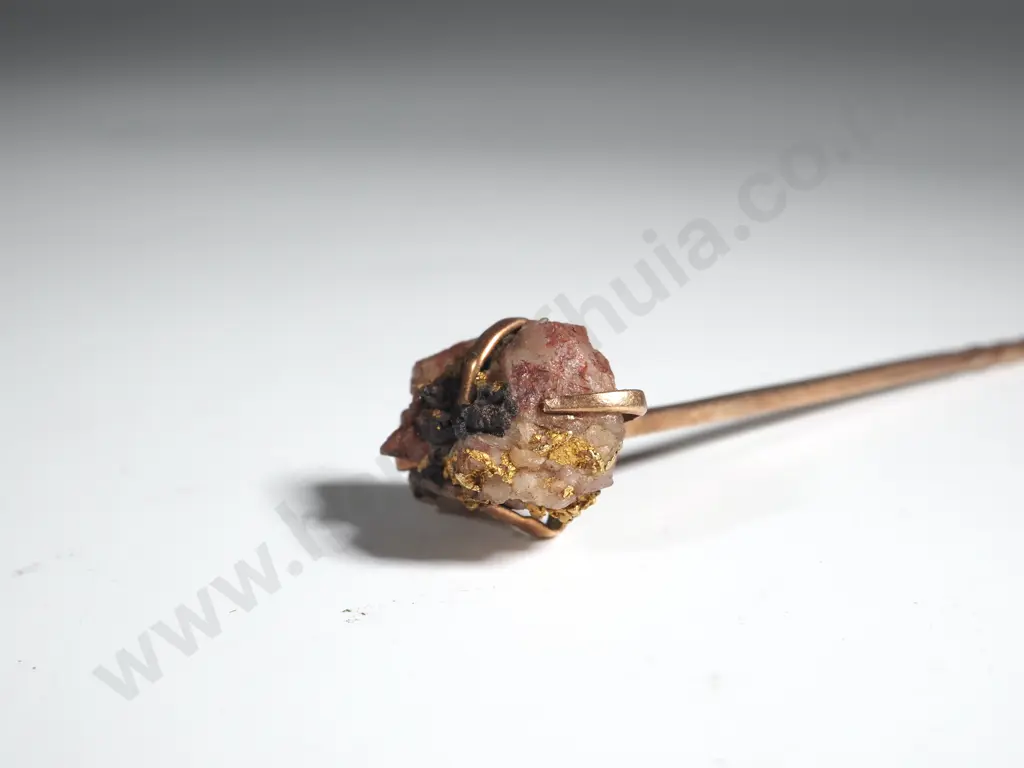 9ct Gold Tie Pin w Gold Bearing Quartz Speciman Image 1++