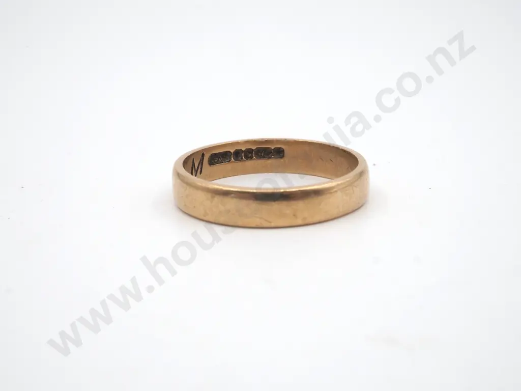 9ct Gold Wedding Band w English Hallmarks Image 1++