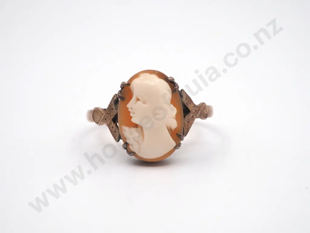 9ct Gold Cameo Ring Image 1++