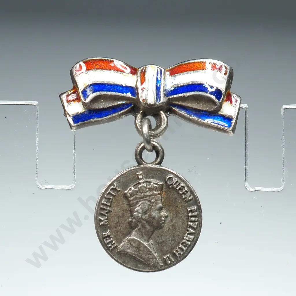 Queen Elizabeth II Sterling Silver Pendant Brooch Image 1++