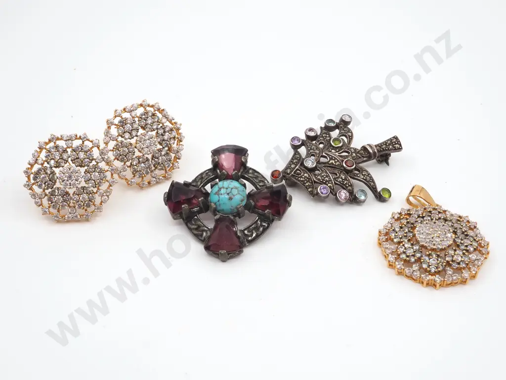 Assorted Lot of Brooches Image 1++