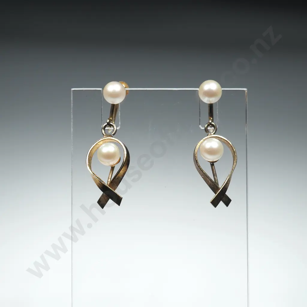 Silver & Pearl Earrings Image 1++