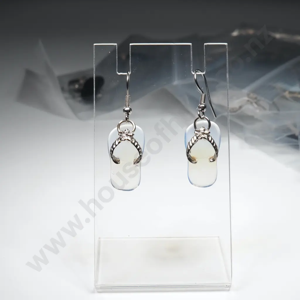 Eighteen Pairs of Mixed Jandal Earrings Image 1++