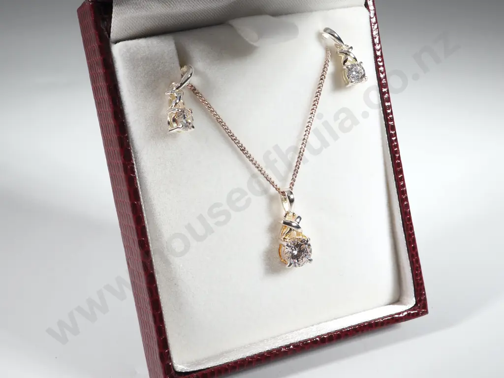 Cased Pascoes Sterling Silver Earring & Pendant Chain Set Image 1++