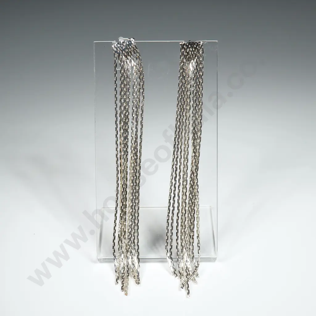 Pair of Dramatic Drop Earrings Image 1++
