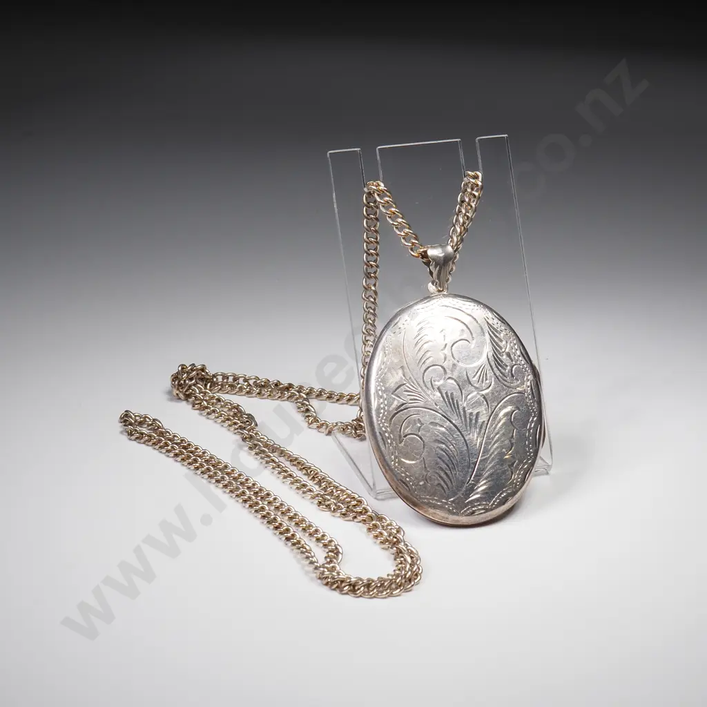 Large Oval Sterling Silver Locket & Chain  Image 1++