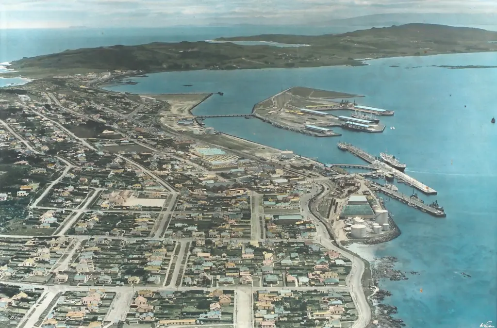 Whites Aviation photo - 'Bluff Harbour' Image 1++
