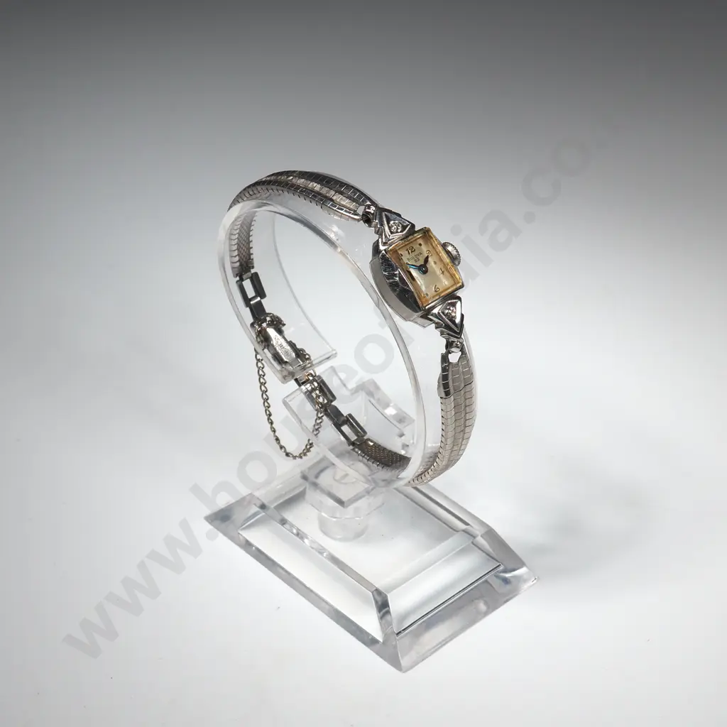 Vintage Ladies Rolled Gold Bulova Wristwatch in Original Box Image 1++