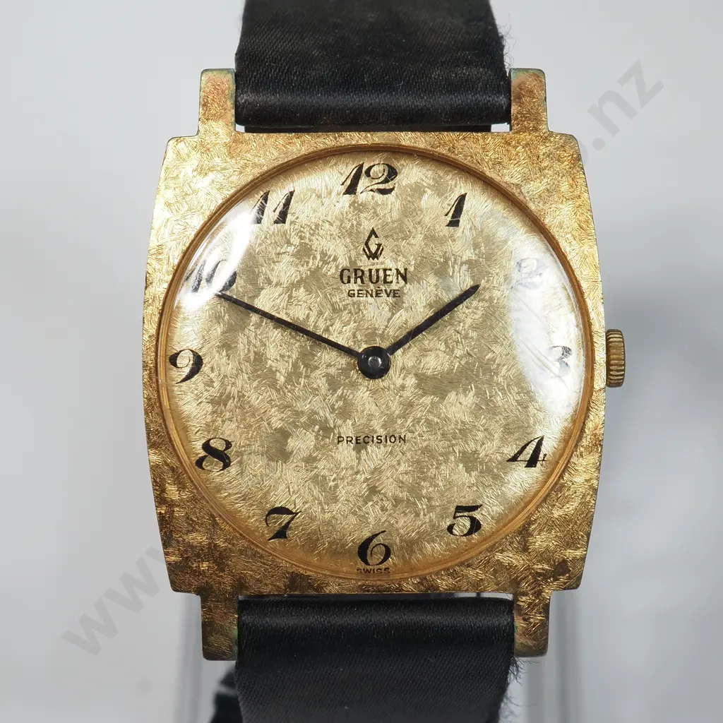 Vintage Gruen Rolled Gold Wristwatch in Original Box Image 1++