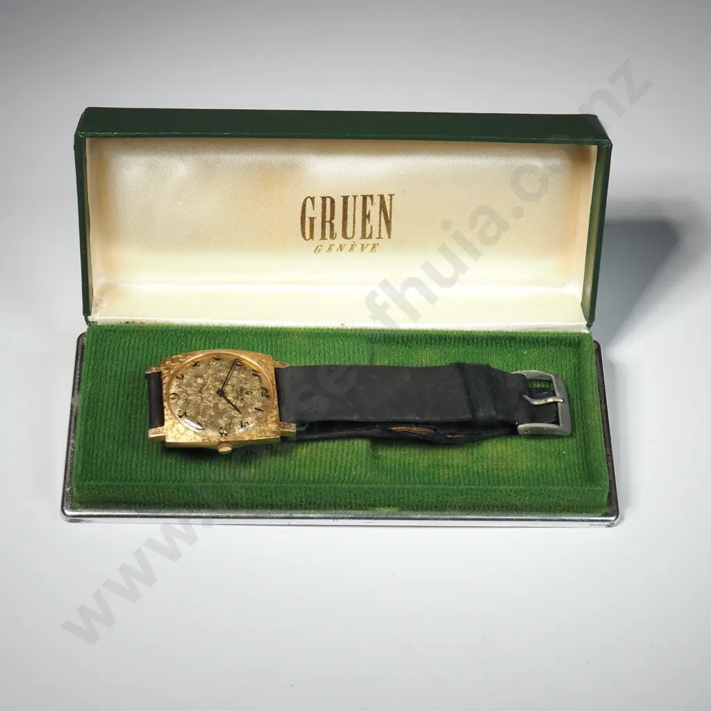 Vintage Gruen Rolled Gold Wristwatch in Original Box Image 1++
