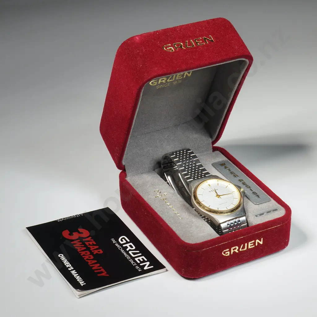 Cased Gruen Quartz Wristwatch Image 1++