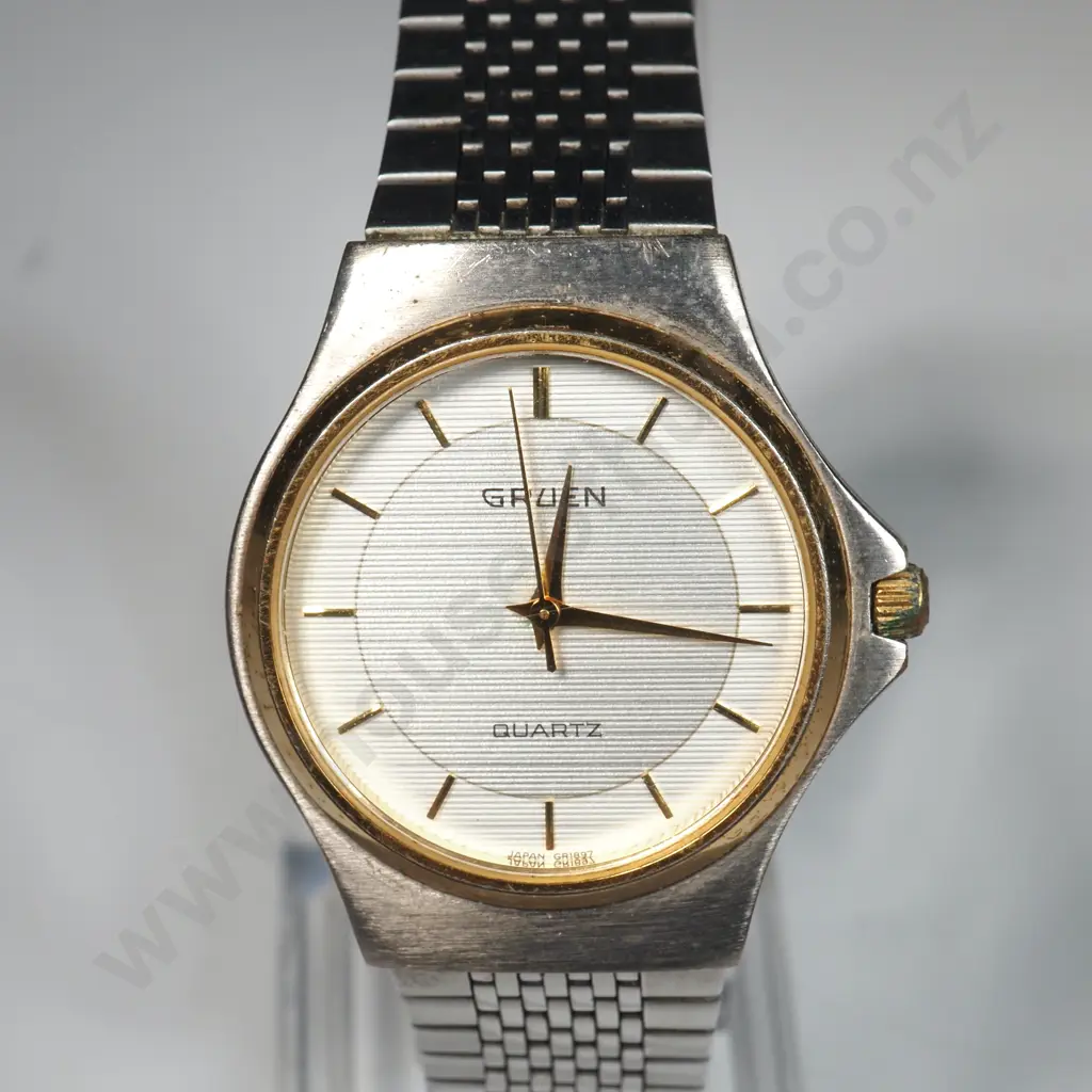 Cased Gruen Quartz Wristwatch Image 1++