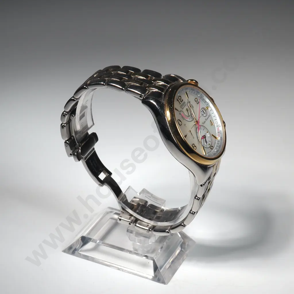 Cased Citizen Ecodrive Wristwatches Image 1++