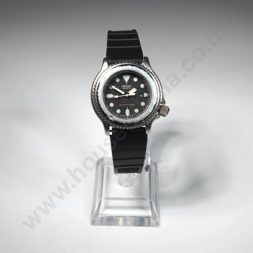 Vintage Seiko Quartz Divers Wristwatch - Small Size Image 1++