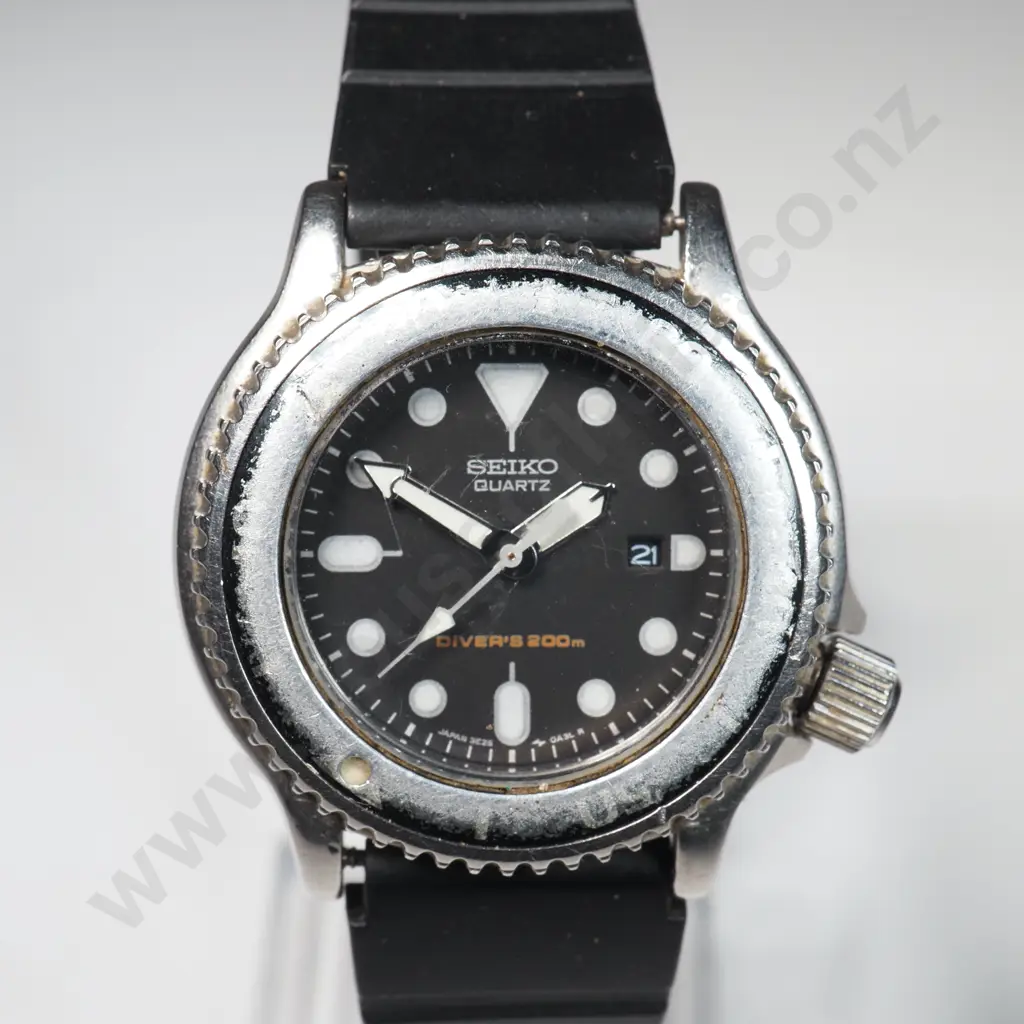 Vintage Seiko Quartz Divers Wristwatch - Small Size Image 1++