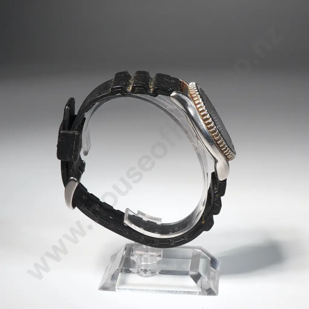 Vintage Seiko Quartz Divers Wristwatch Image 1++