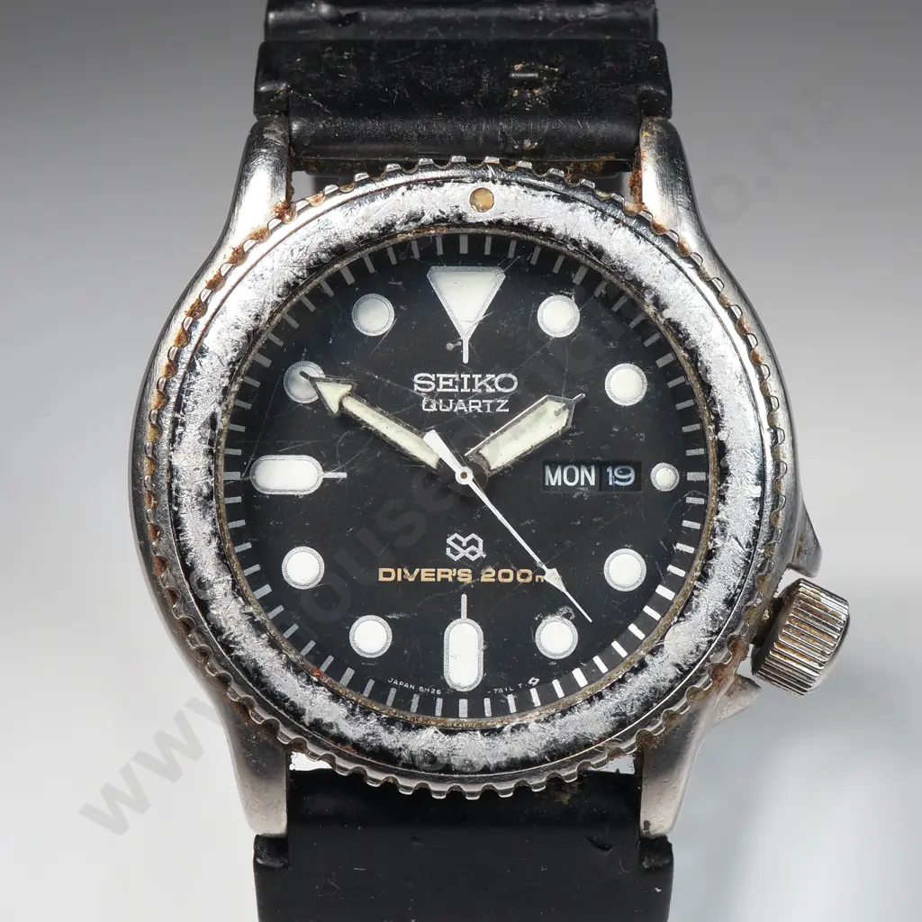 Vintage Seiko Quartz Divers Wristwatch Image 1++