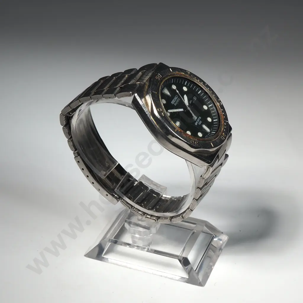 Seiko Quartz Wristwatch on Seiko Bracelet Image 1++