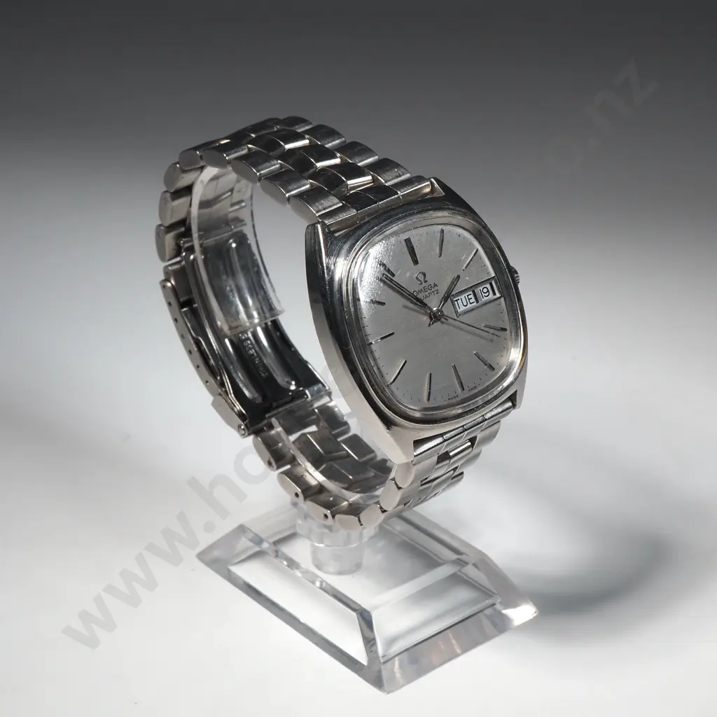 Vintage Omega Quartz Wristwatch Image 1++