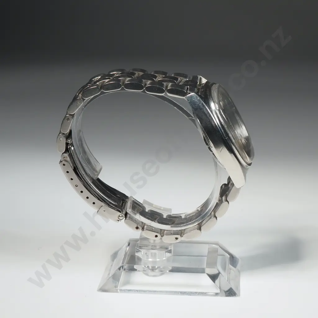 Vintage Omega Quartz Wristwatch Image 1++