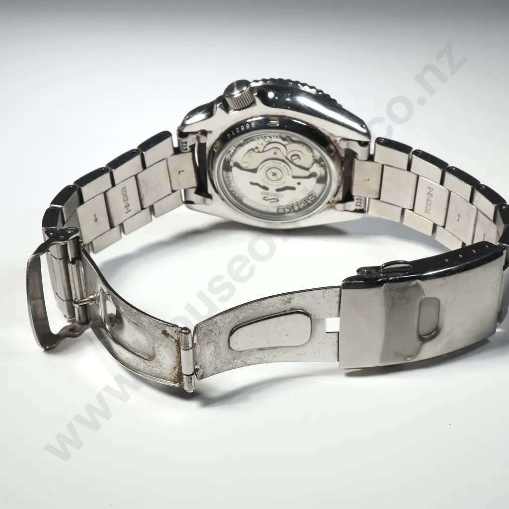 Seiko 5 Automatic Wristwatch Image 1++