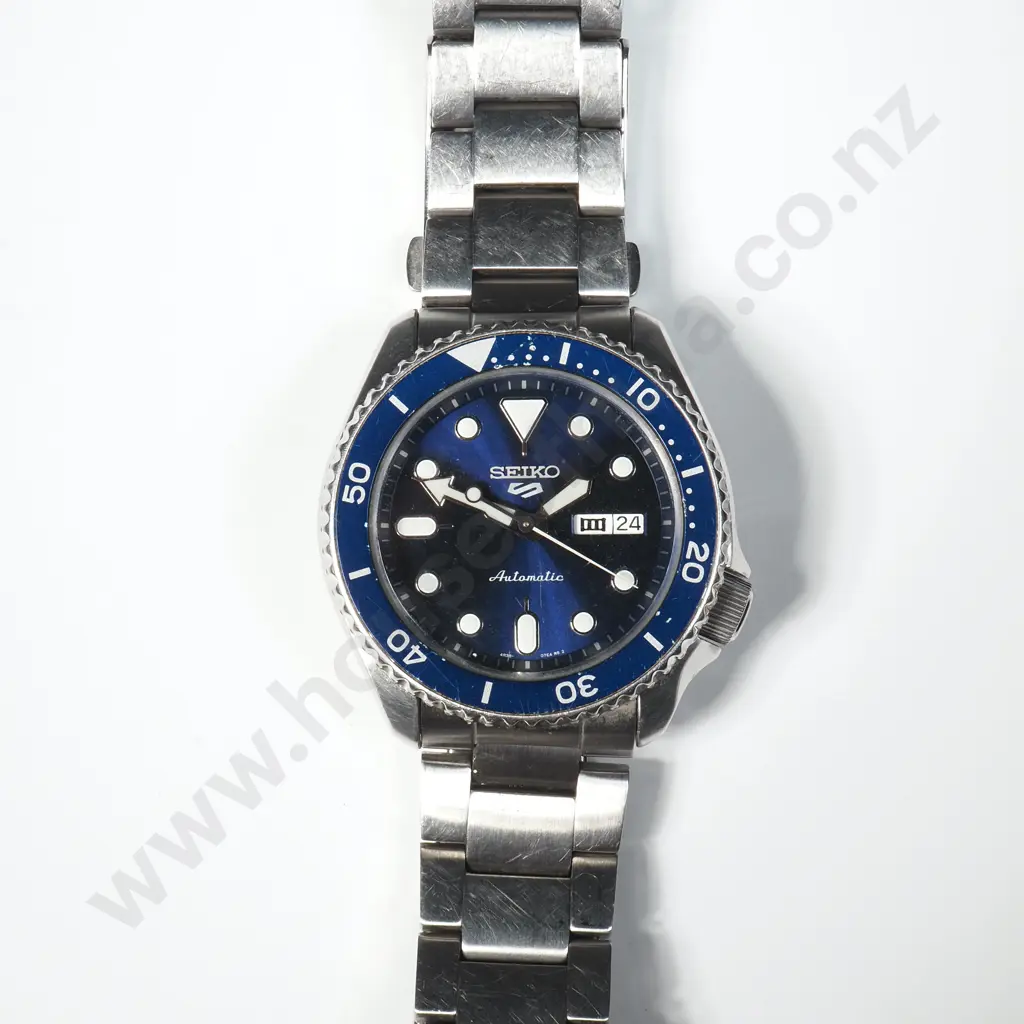 Seiko 5 Automatic Wristwatch Image 1++