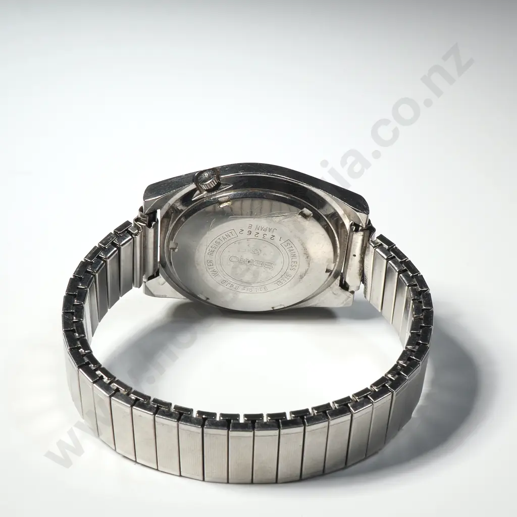 Vintage Seiko 5 Automatic Wristwatch Image 1++