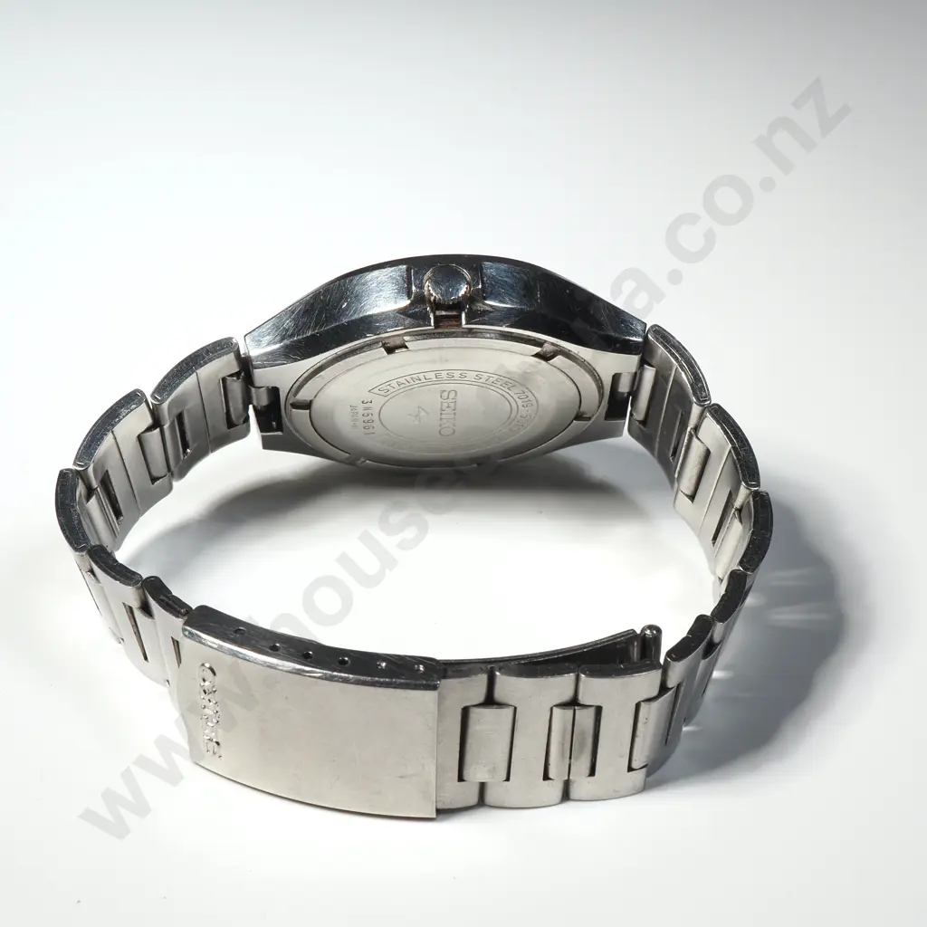 Vintage Seiko 5 Automatic Wristwatch Image 1++