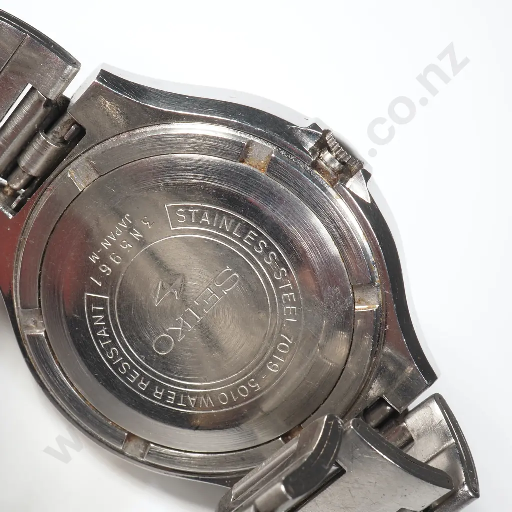 Vintage Seiko 5 Automatic Wristwatch Image 1++