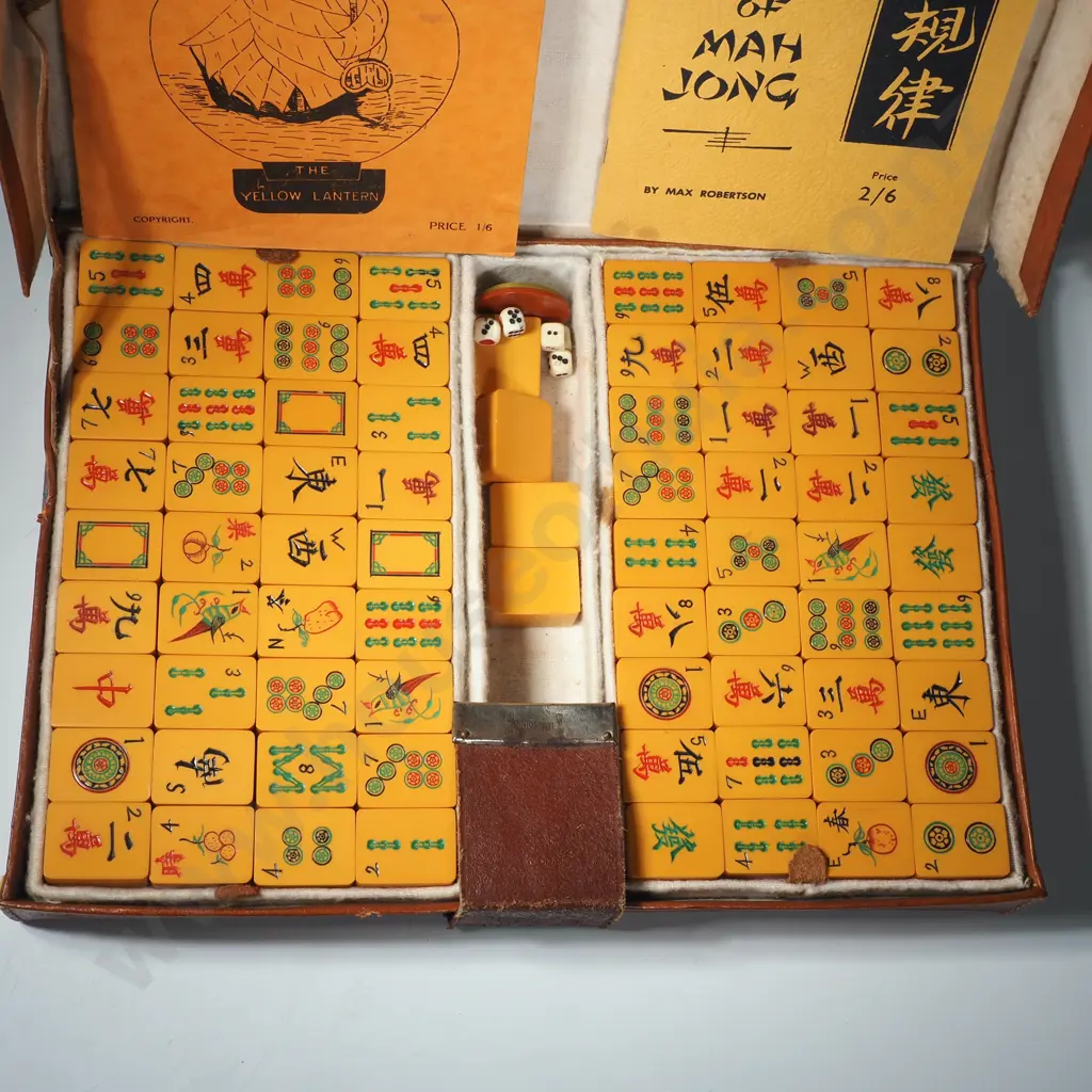 Vintage Cased Bakelite Mah Jong Set w Dice,  Storage Sticks & Instructions Image 1++