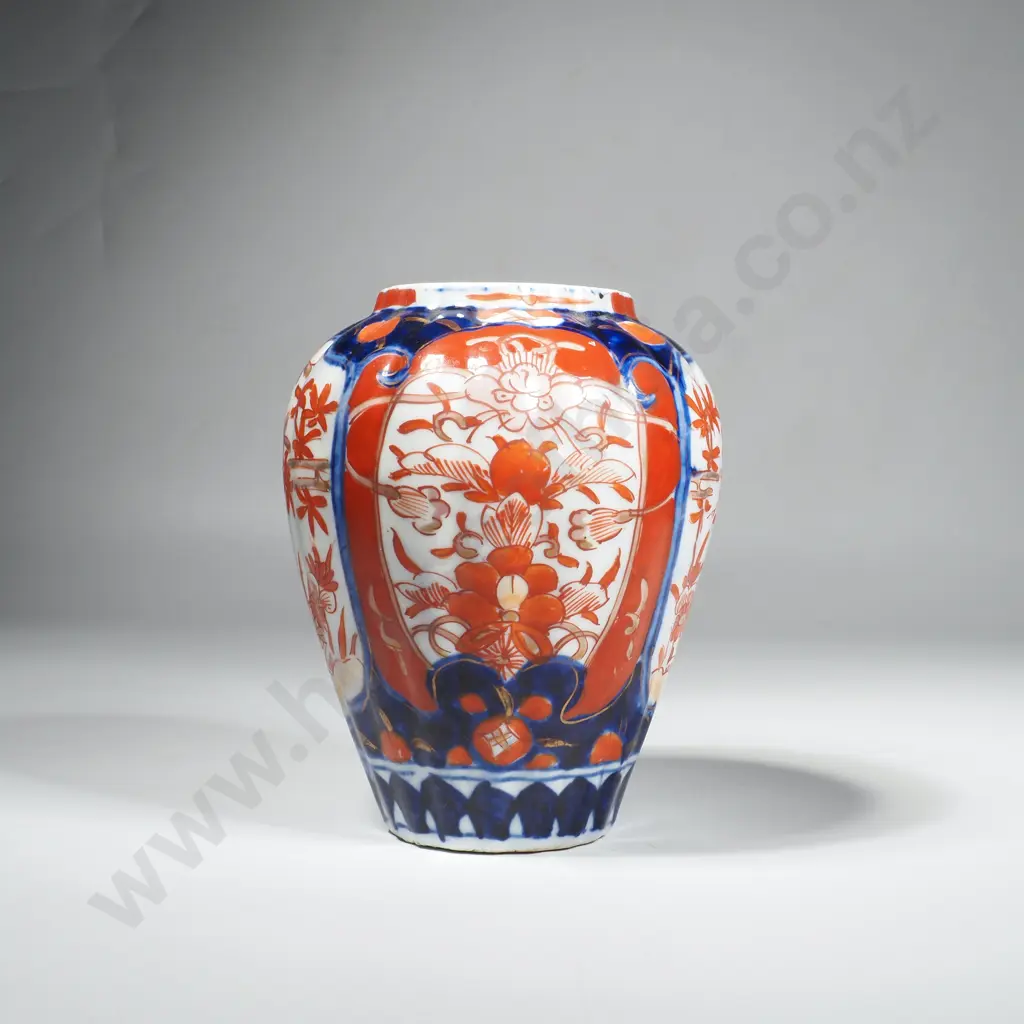 Small Imari Ribbed Vase Image 1++