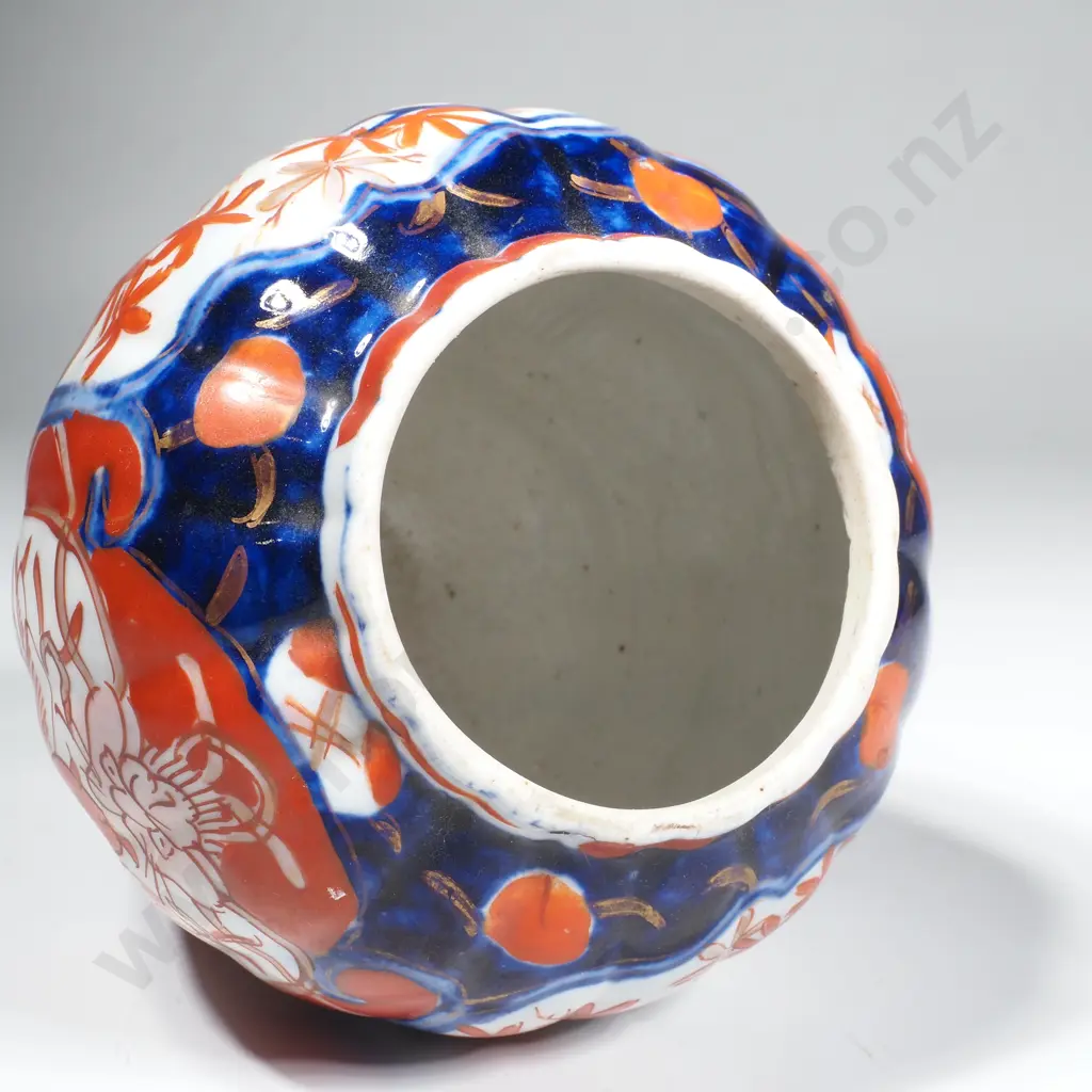 Small Imari Ribbed Vase Image 1++