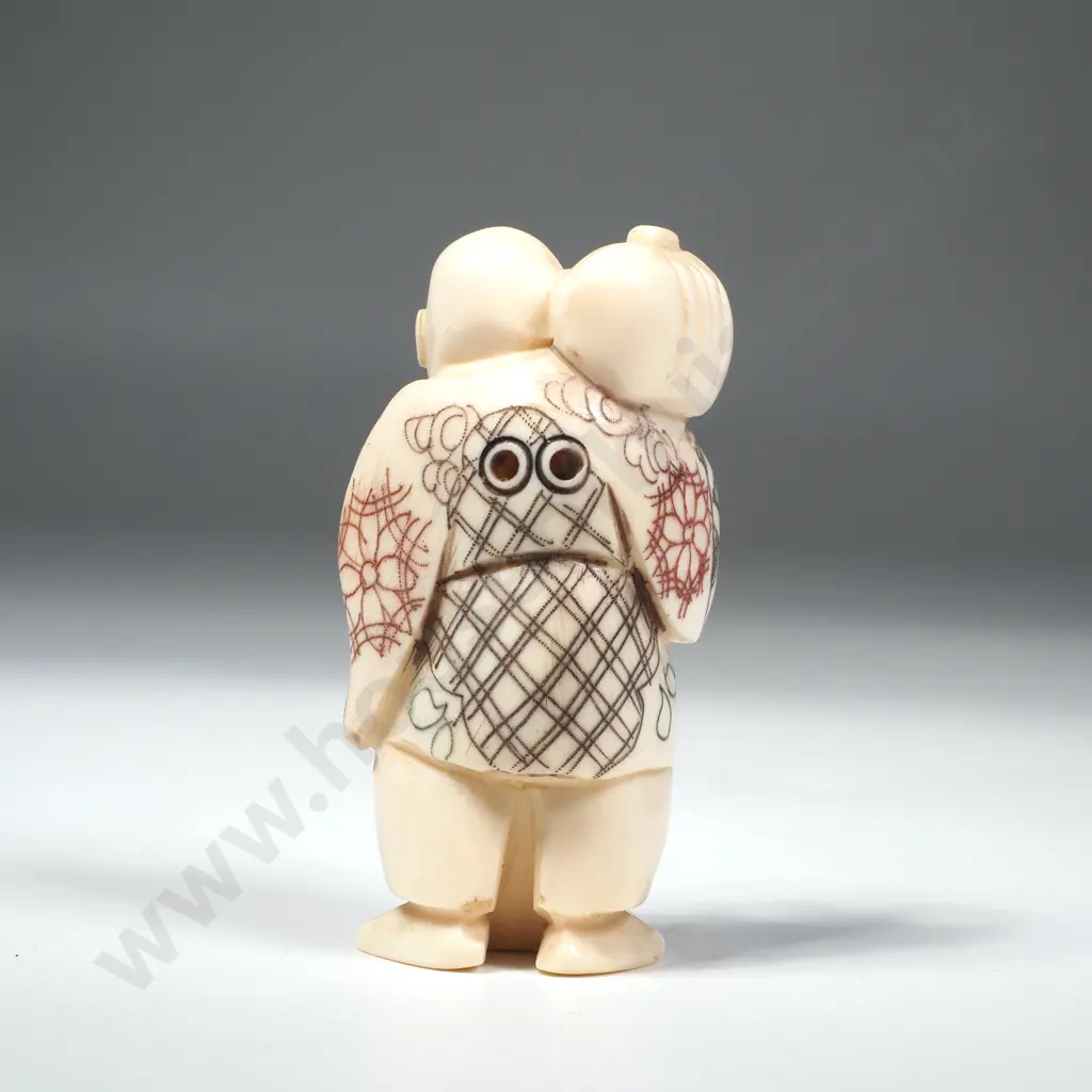 Japanese Carved Ivory Netsuke Holding a Mallet & Rat Image 1++