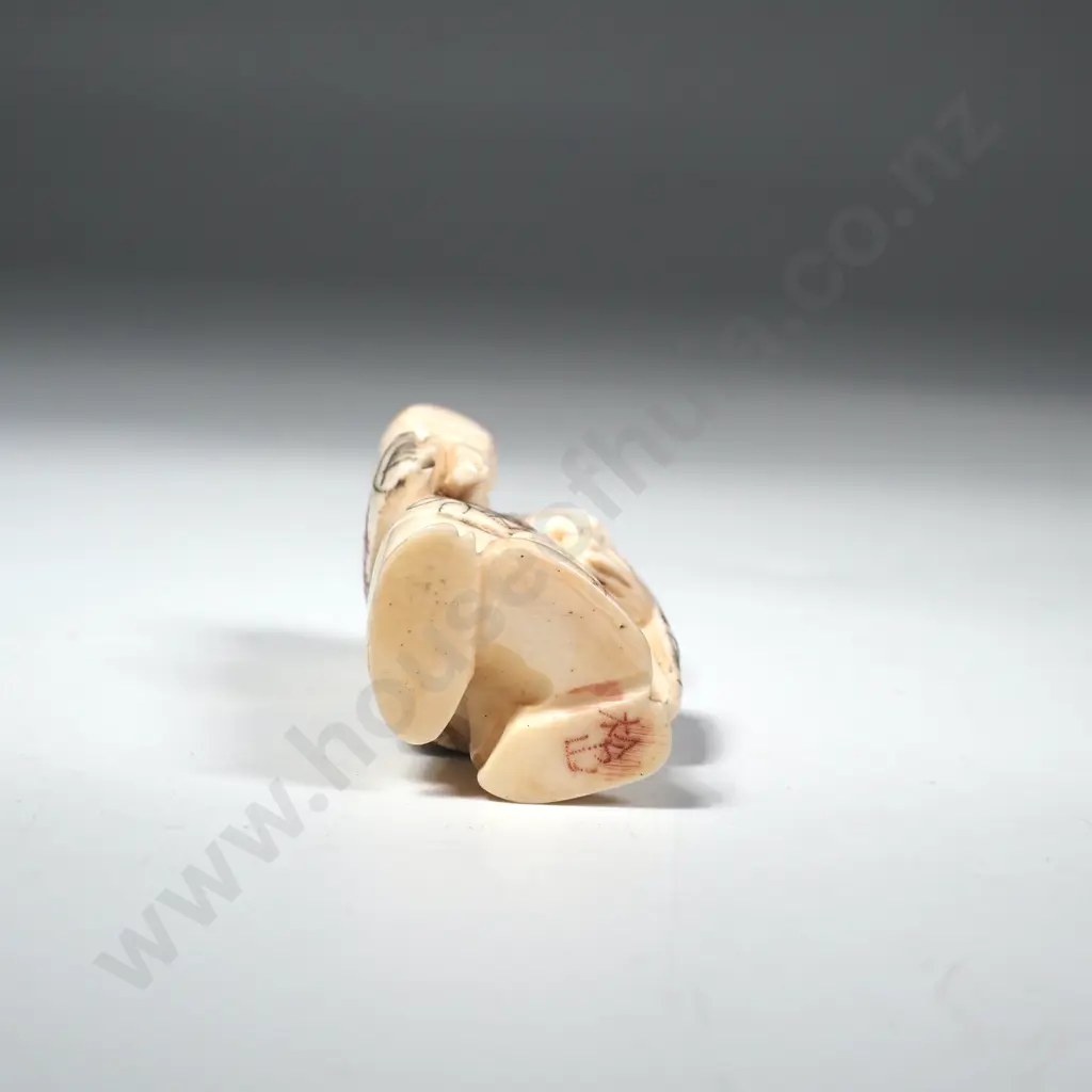 Japanese Carved Ivory Netsuke Holding a Mallet & Rat Image 1++