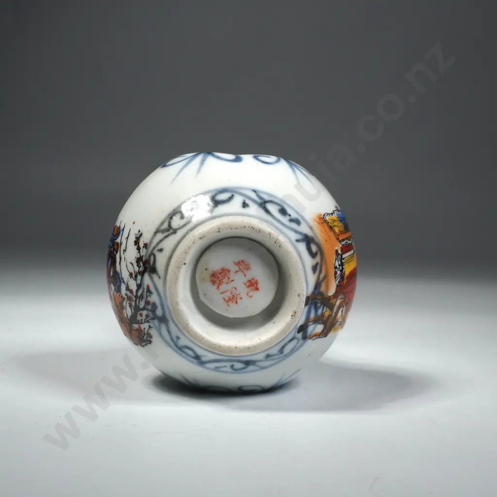 Unusual Chinese Snuff Bottle w an Aperture & Turning Mechanism to Reveal an Erotic Scene Image 1++