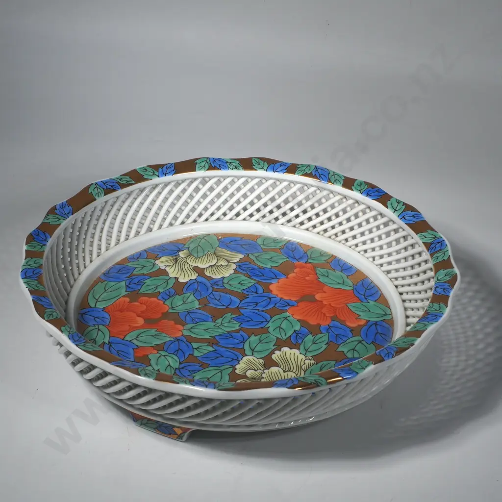 Japanese Arita Ware Centrepiece Bowl w a Lattice Work Border & Floral Decoration Image 1++