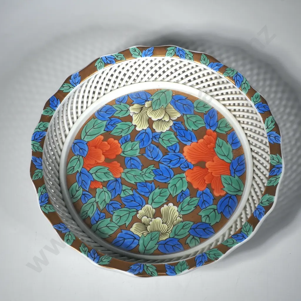 Japanese Arita Ware Centrepiece Bowl w a Lattice Work Border & Floral Decoration Image 1++