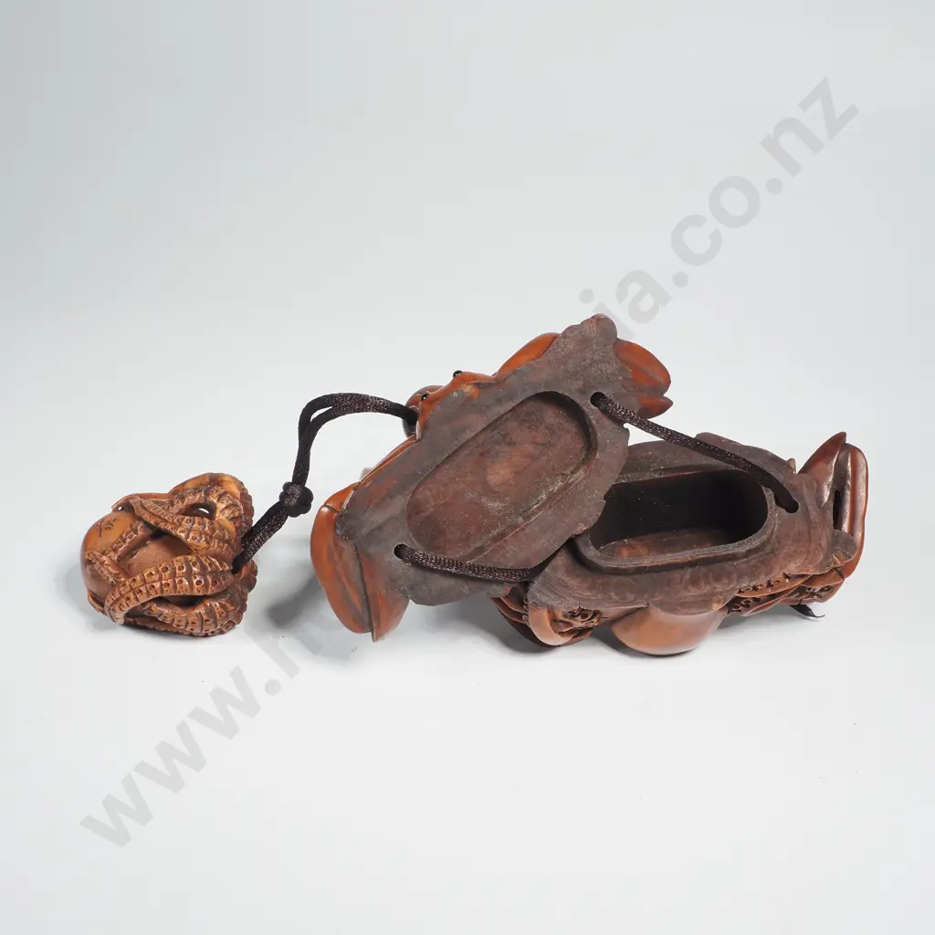 Carved Boxwood Inro of a Crab & Octopus Image 1++