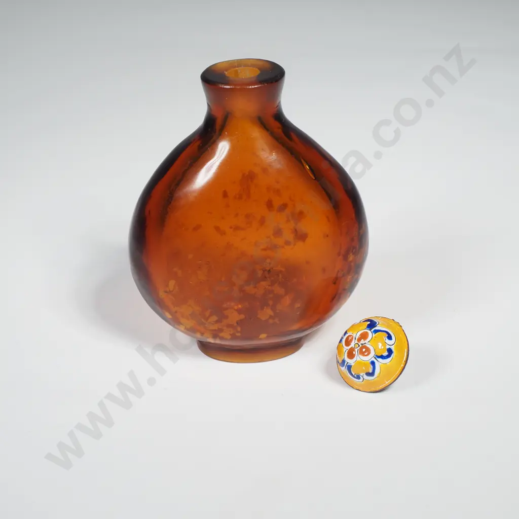 Vintage Amber Coloured Peking Glass Snuff Bottle w Gold Fleck Design & Enamelled Stopper Image 1++