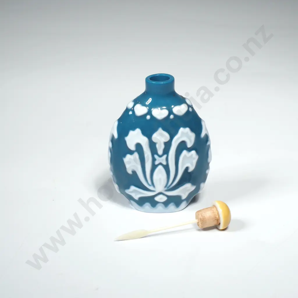 Antique Overlay Glass Snuff Bottle in Relief Heart Scrolls Image 1++