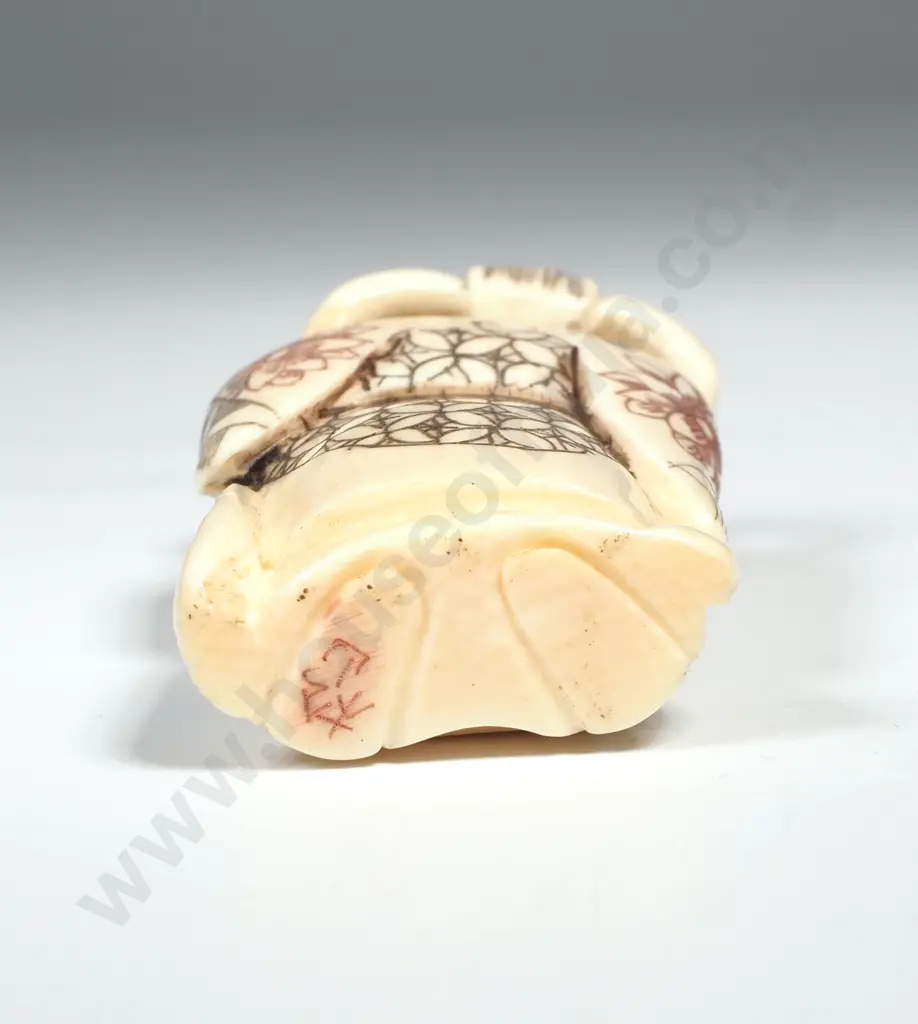 Japanese Carved Ivory Netsuke of a Musician Image 1++