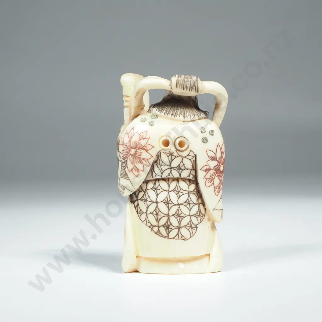 Japanese Carved Ivory Netsuke of a Musician Image 1++