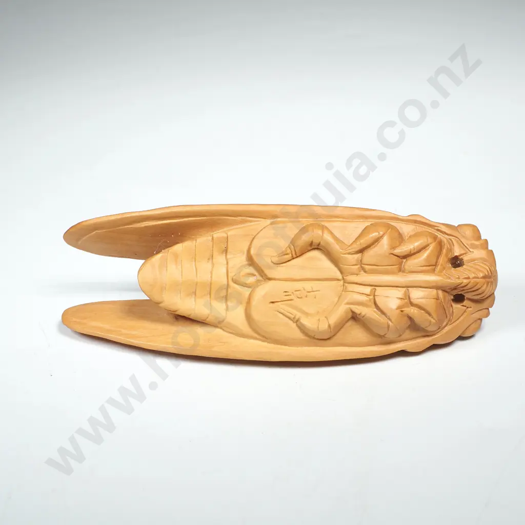 Boxwood Netsuke in the Form of  a Cicada. Signed Image 1++