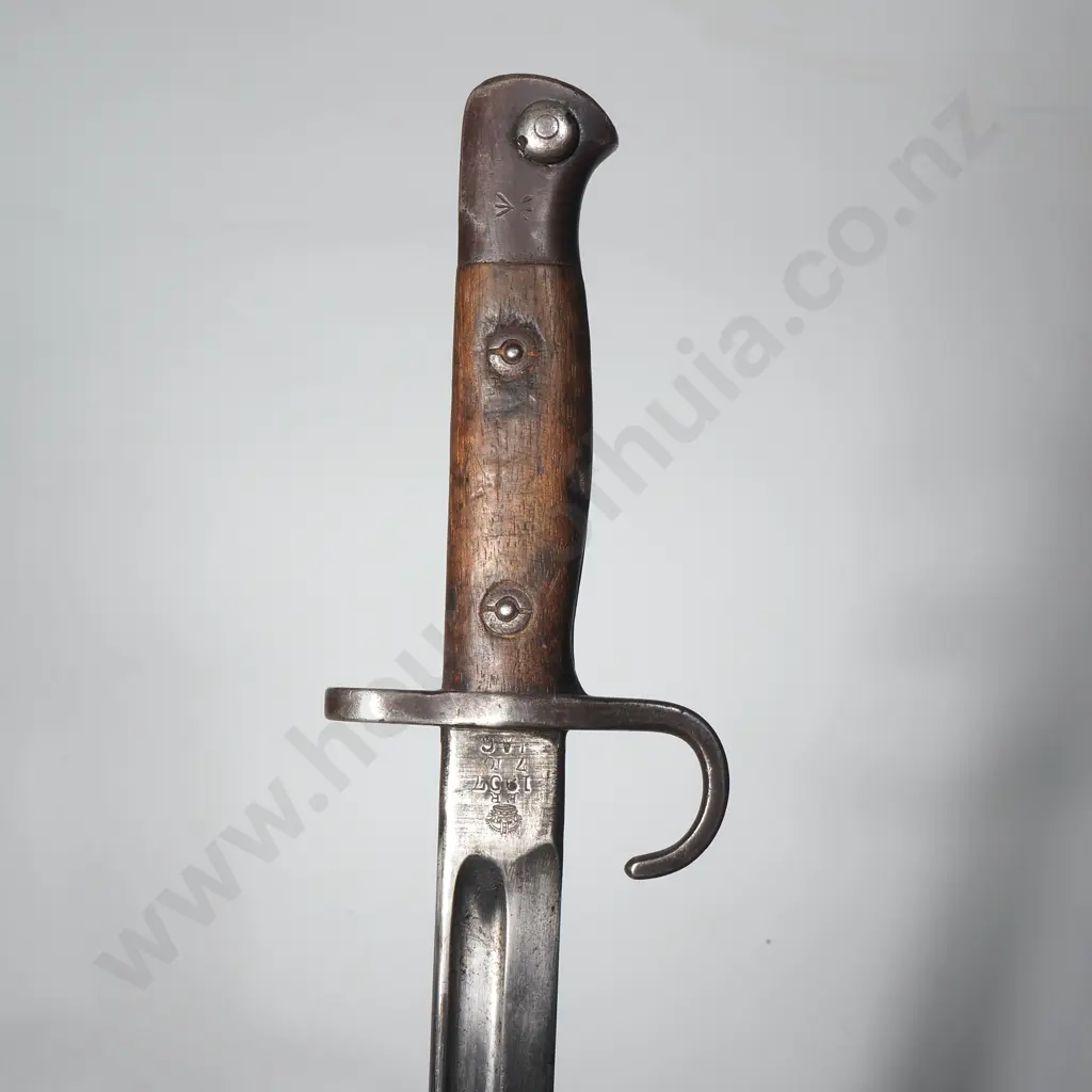 1907 British Hook Quillion Bayonet & Scabbard by Enfield Dated 7 /10 as Issued - Non Original Scabbard Image 1++